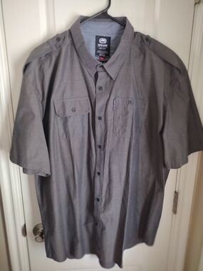 Ecko Unlimited Men’s Short-Sleeve Button-Up Shirt in Charcoal Gray